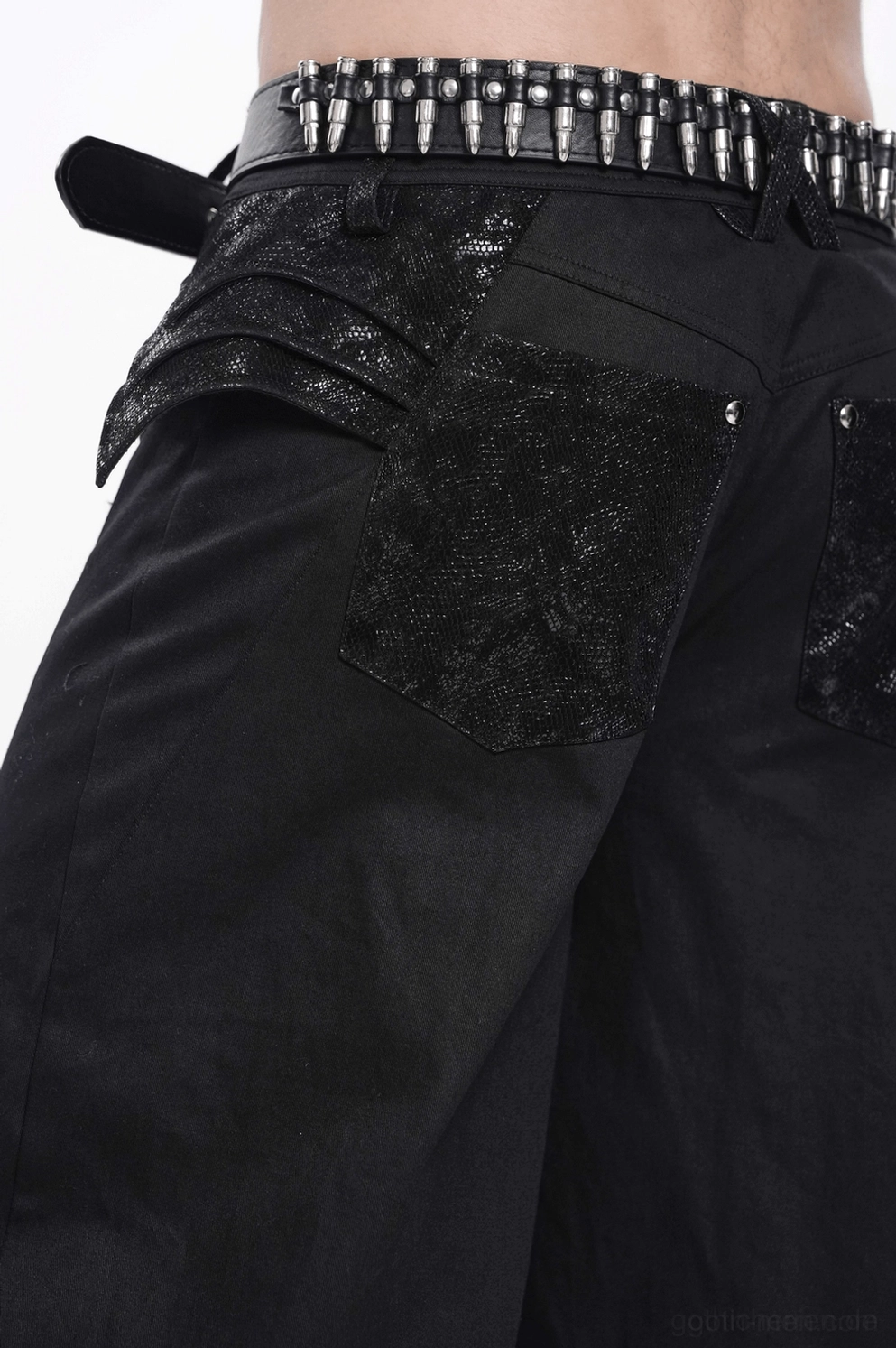 Alternative Mode schwarze Gothic Schlaghose komplette Silhouette mit breiter Schlag-Beinöffnung - Vollansicht Flachaufnahme