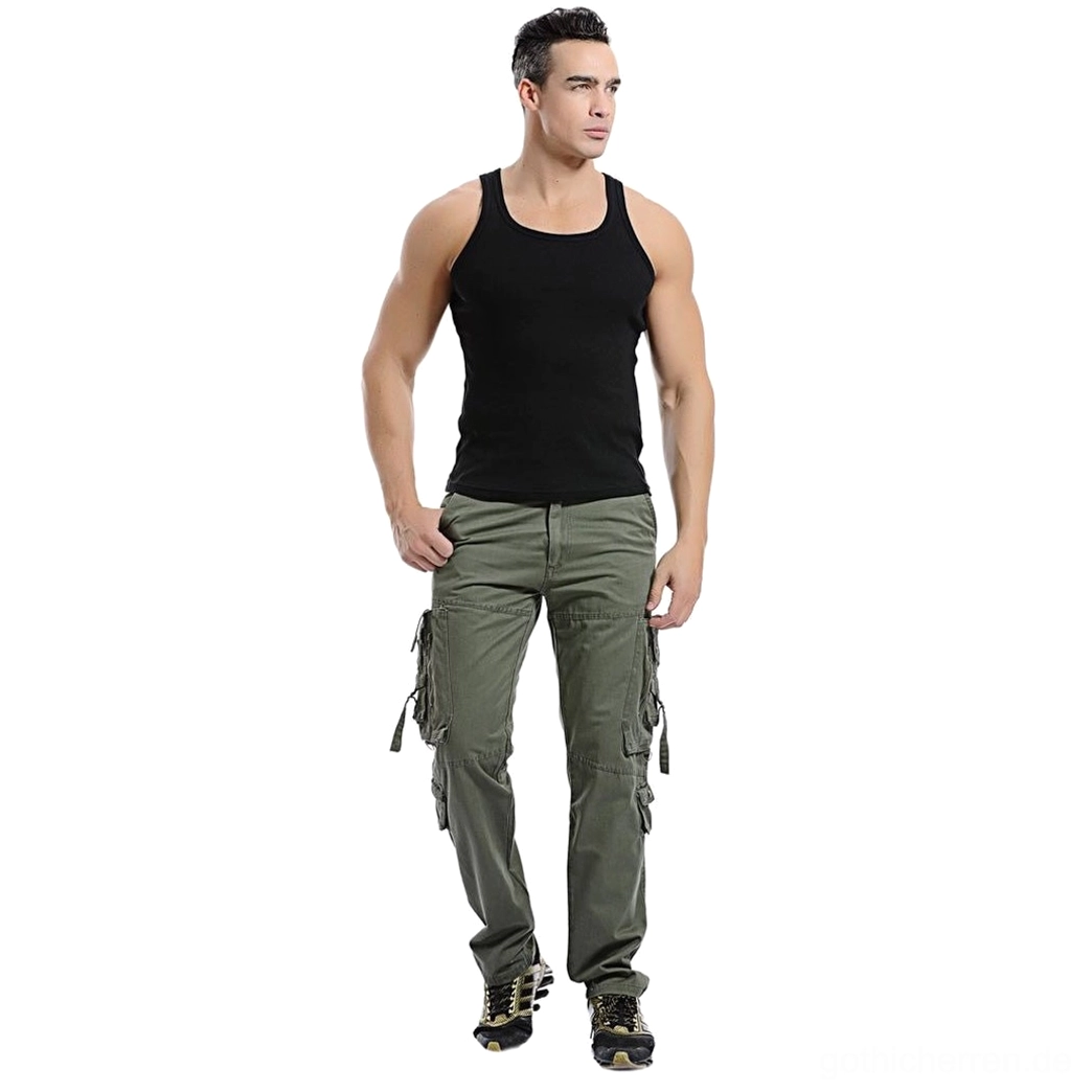 Männliches Modell trägt Armeefeige Cargohose mit schwarzem Tanktop Seitenansicht zeigt perfekte Passform Schrittverlängerung und seitliche Utility-Taschen-Platzierung Gothic-Style