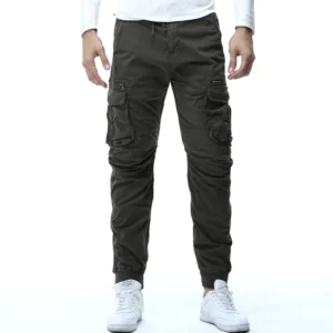 Armeegreen taktische Cargo Jogger Vorderansicht mit elastischem Kordelzug-Bund und mehreren Flipper-Cargotaschen, vollständiger Oberkörper-Look