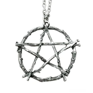 Vintage silbernes Ast-Pentagramm Gothic Halskette Anhänger Vorderansicht auf weißem Hintergrund, detaillierte Astentextur und geometrisches Pentagramm-Design für okkulte Enthusiasten