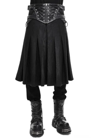 Asymmetrischer schwarzer Gothic-Herrenrock mit Lederschnallen von vorne – volle Körperansicht des Modells auf weißem Hintergrund, Dieselpunk-Stil mit Plissee