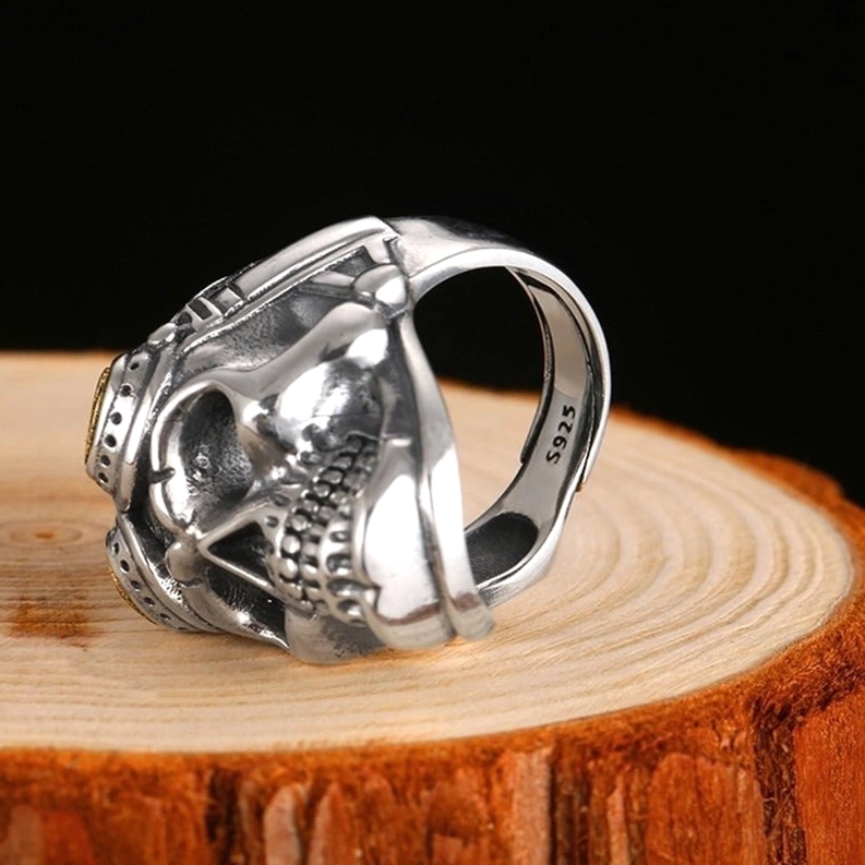 Aviator Totenkopf Ring Seitenansicht S925 Punze verstellbares offenes Banddesign Sterlingsilber Hallmark