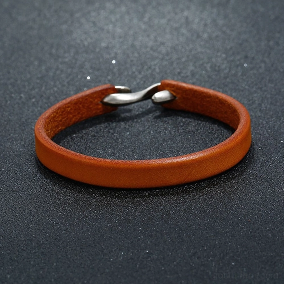 Helles Beige echtes Leder schmales Cuff Armband mit doppeltem Silber Hakenverschluss Detail-Ansicht - minimalistisches Gothic-Schmuck-Accessoire