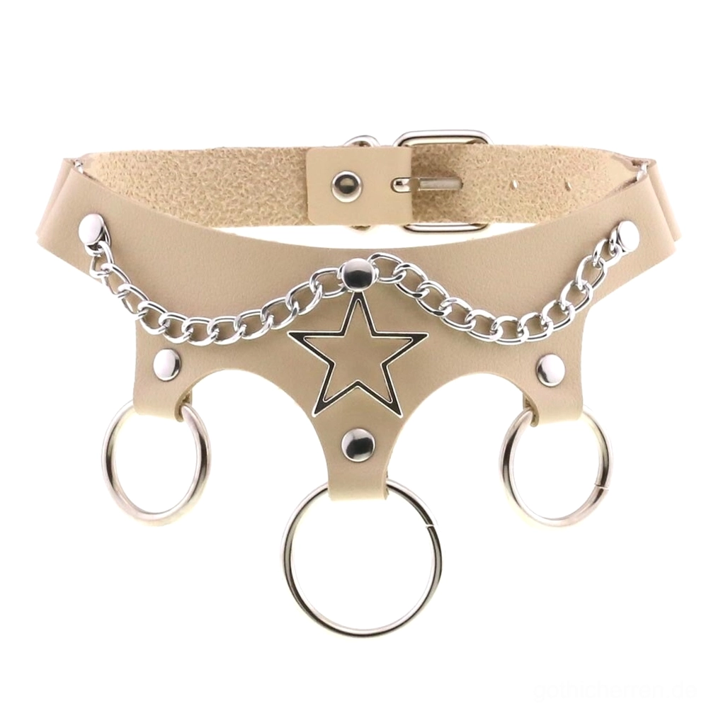 Beige Tan Leder-Stern-Choker mit silberner Kette Studiofotografie Flatlay gotisches Halsbanddesign