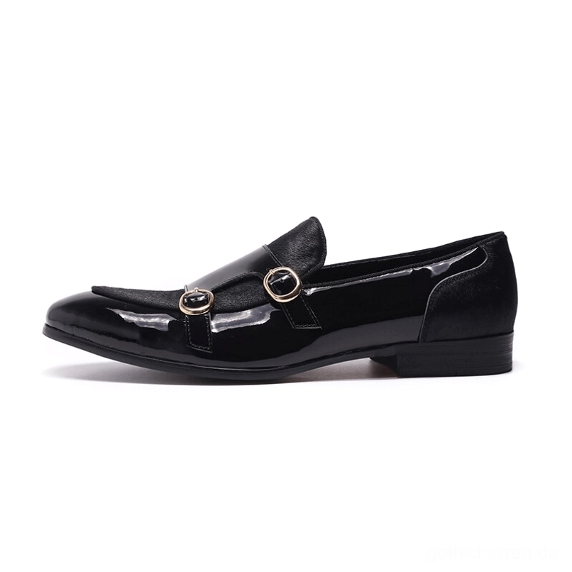 Schwarze Gothic Doppelschnallen Loafer – elegantes Seitenprofil Slip-On Silhouette mit Hochglanz-Lackleder-Oberfläche