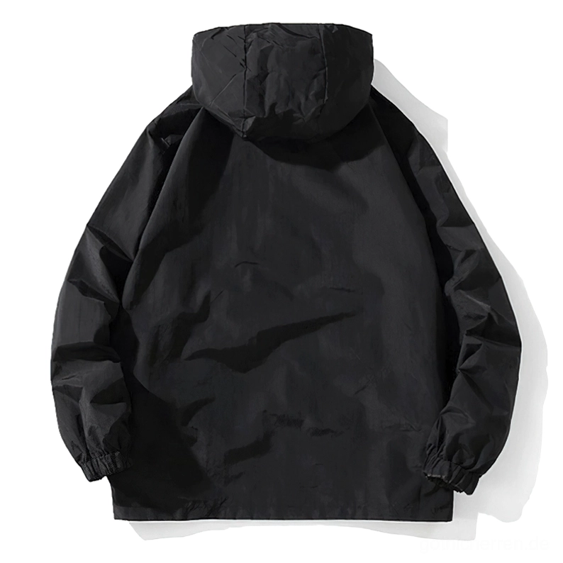 Flat-Lay-Rückansicht des soliden schwarzen Gothic-Kapuzenpullovers in minimalistische Alternative-Mode, elastische Manschetten, raffinierte Konstruktion, weißer Hintergrund