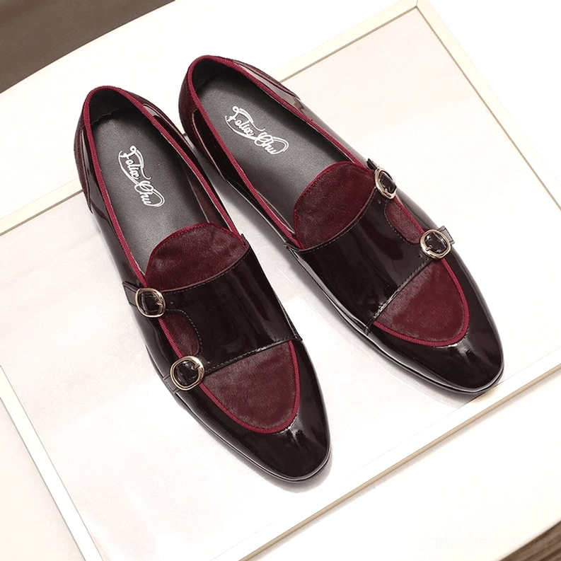 Schwarze Gothic Loafer Detailaufnahme – gespitzte Zehenform und Lackleder-Finish mit Premium-Verarbeitung