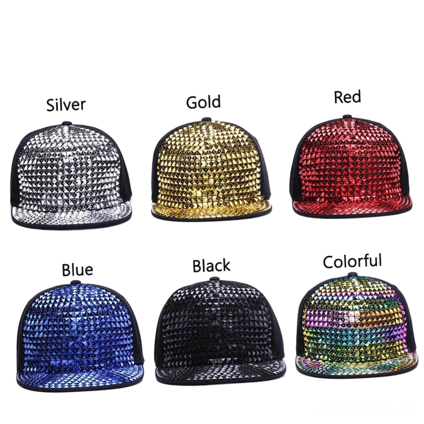 Schwarze Pyramid-Stud-Snapback-Kappe getragen Perspektive mit Alternative Street-Style Präsentation, gotische Kappe im Wear-Look mit Underground-Aesthetic