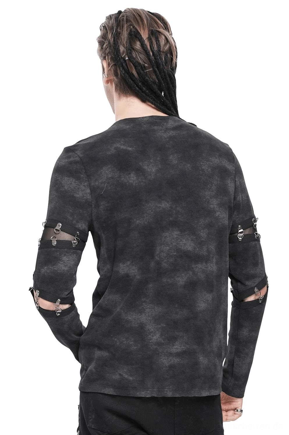 Rückansicht des schwarzen tie-dye gothic langarm-tops mit ärmel-cutout-riemen auf männlichem modell mit alternativer punk-goth-styling
