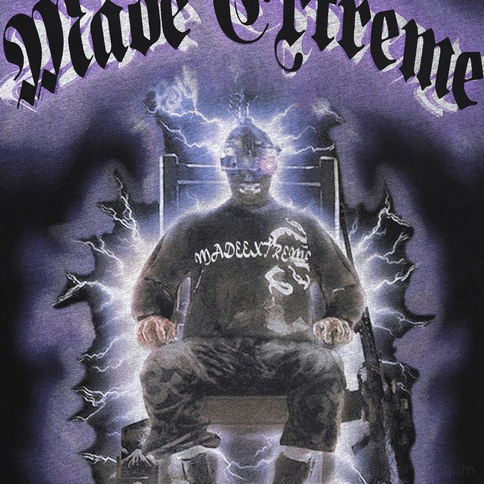 Blitzthron-Grafik-Print-Qualität-Detail-auf-Oversized-Gothic-T-Shirt-Direct-to-Garment-Technologie-Farbsättigung
