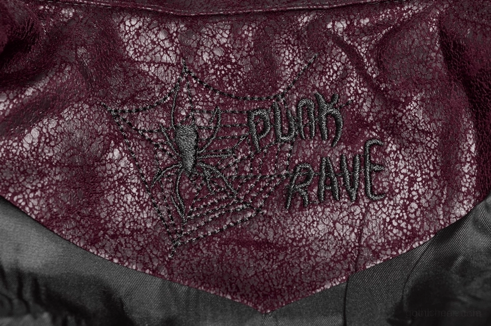 Gesamtlängen-Stil des bordeaux-gothischen Leder-Trenchcoats mit Layering, dramatische Silhouette demonstriert, Modelansicht mit alternativer Mode-Kombination