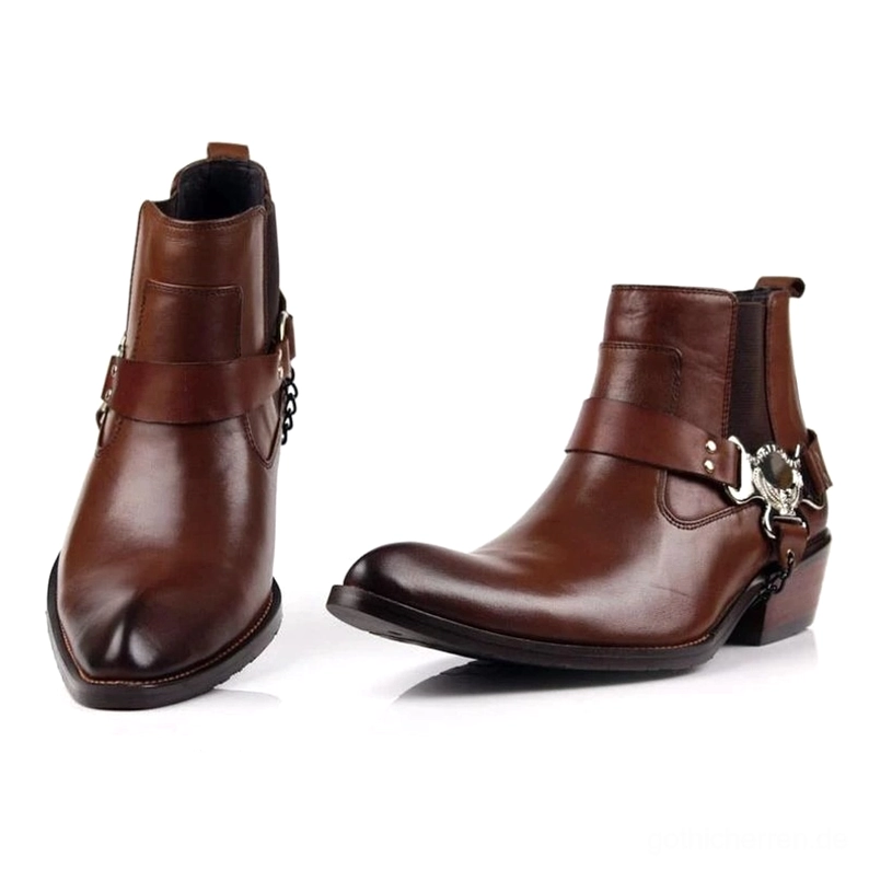 Braune Leder Gothic Stiefel mit polierter Oberfläche und silbernem Schnallen-Dekor, Vorder-Seitenansicht