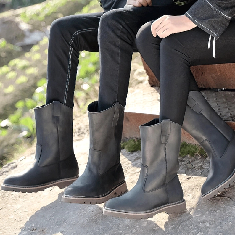 Braune Herren Gothic Mid-Calf Stiefel Sohlendetail Kautschuk Lug-Profil Griffigkeit Dauerhaftigkeit Profilstruktur