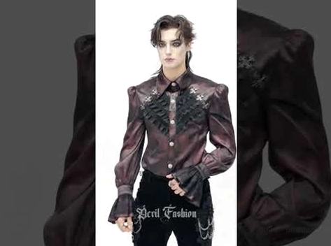 Gothic burgunderrotes Hemd mit Puffärmeln Mehrwinkel-Details - marmorierte Stofftextur und dekorative Metallkreuze