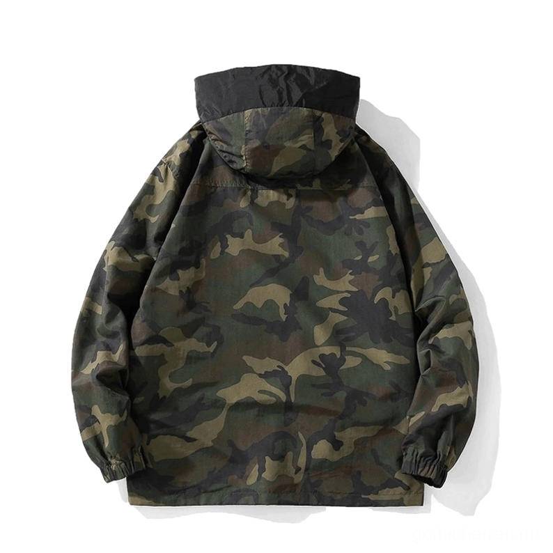 Flat-Lay-Rückansicht des Camouflage-Pattern-Gothic-Military-Kapuzenpullovers, elastische Manschetten und Saum, verstärkte Nähte, taktische Gothic-Mode-Details