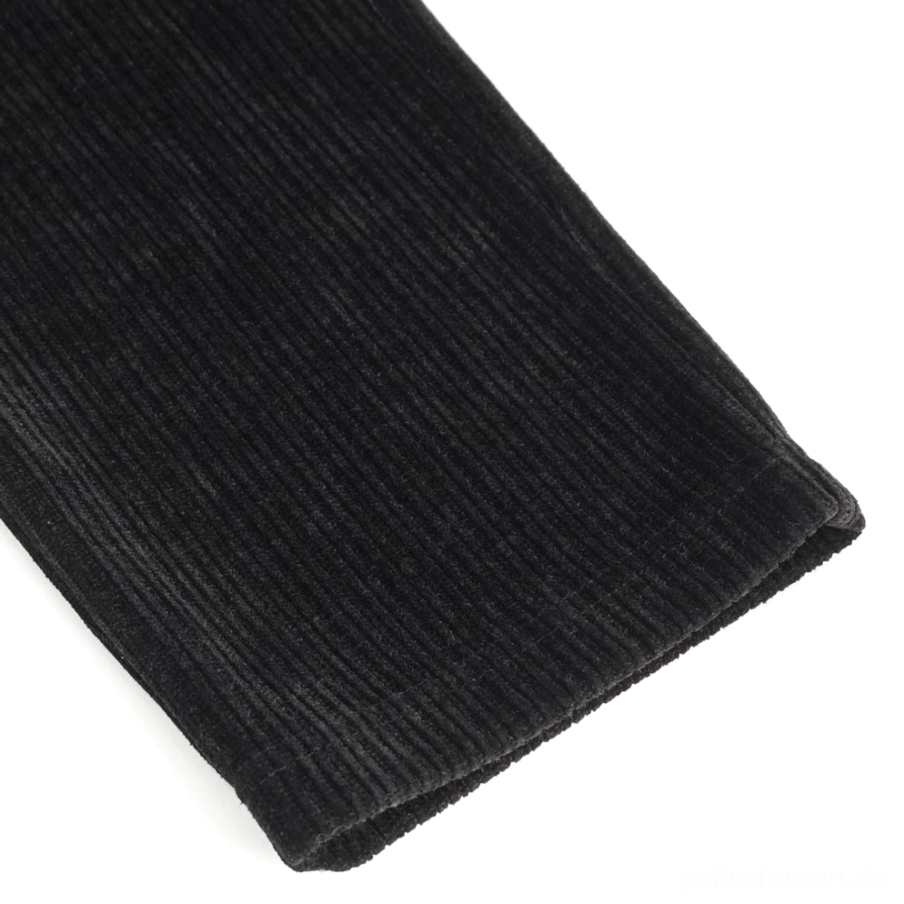 Nahaufnahme der schwarzen Cordtextur mit charakteristischer Rippung, zeigt die hochwertige Materialqualität und die samtige Oberfläche des Heavyweight-Cords