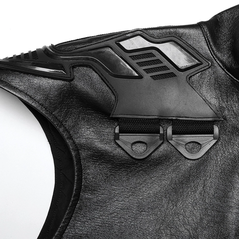 Detaillierte Nahaufnahme des Schulter-Harness mit geprägt Cyber-Gitter-Design und rubberisierter Kunstleder-Oberflächentextur, Gothic Materialdetail