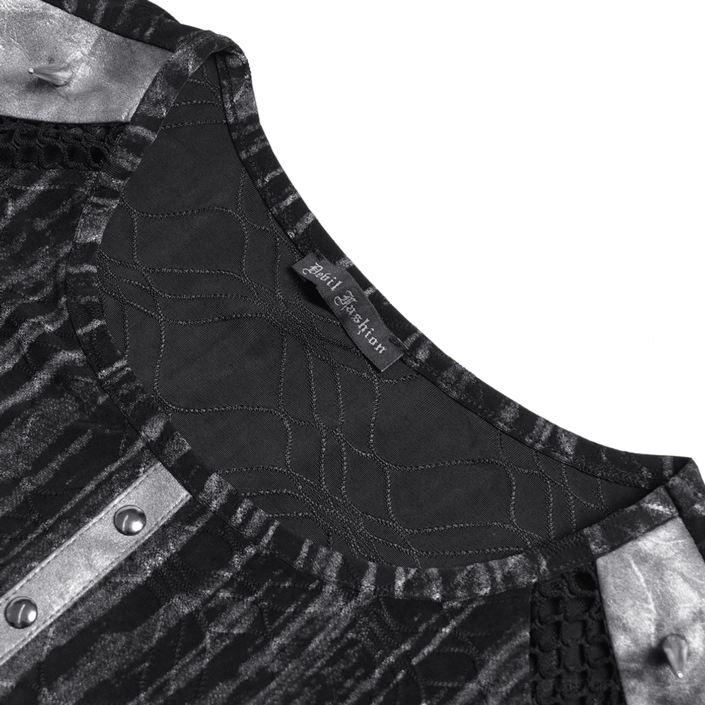 Cyberpunk Mesh T-Shirt Nahaufnahme Halsbereich mit gesteppter Mesh-Auskleidung und Nieten-Hardware-Detail
