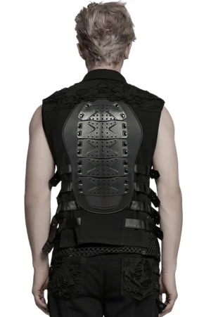 Schützender Panzer-Rückenpanel an Cyberpunk-Weste – perforiertes geometrisches Design mit zerstörter Grundstruktur, Nietnagel-Ledertrim und seitliche Strap-Hardware