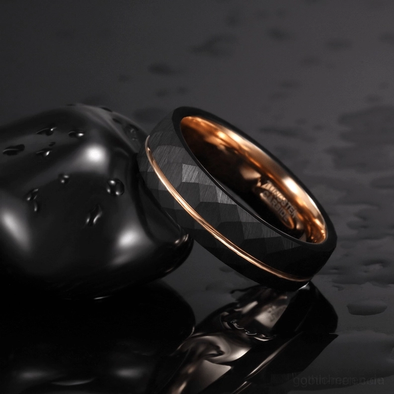 Dunkel gothischer Rhombenmuster Wolfram-Stahl Ring mit Rosé-Gold Akzentstreifen, Alternative Mode Schmuck für Gothic Fashion, Industrial Style Unisex Ring