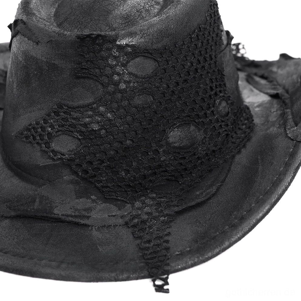 Distressed schwarzer Gothic Cowboy Hut Seitenansicht mit verwitterter Krone und Fischnetz-Mesh-Architektur-Details