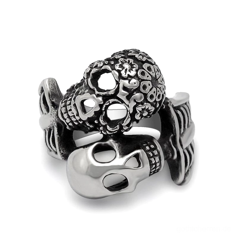 Doppelschädel Gothic Ring aus Edelstahl – Frontansicht mit dunklen Details und gearbeiteten Knochenstrukturen auf weißem Hintergrund – Statement Schmuck für Herren
