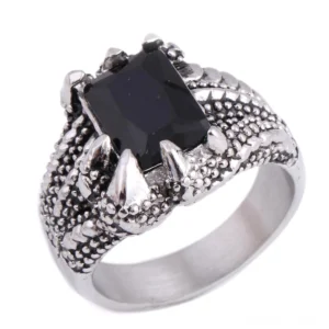 Drachenkralle Gothic Ring mit schwarzem Onyx Stein in Edelstahl Schrägansicht Vorderseite detaillierte Metallkrallen und rechteckige dunkle Steinfassung