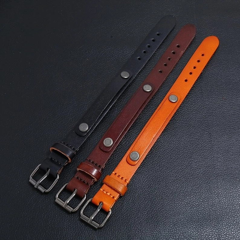 Dreiteiler echtes Leder Gothic Armband Set in Schwarz Dunkelbraun und Tan mit antiken Silbernieteln und Schnallen