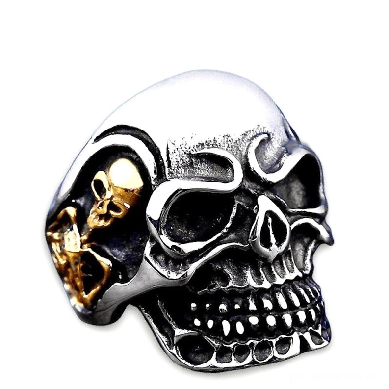 Zweifarbiger Dreifach-Totenkopf-Ring aus Edelstahl mit silberner Basis und goldenen Inlay-Details, gotisches Biker-Design, Draufsicht-Vorderansicht mit Vintage-Finish