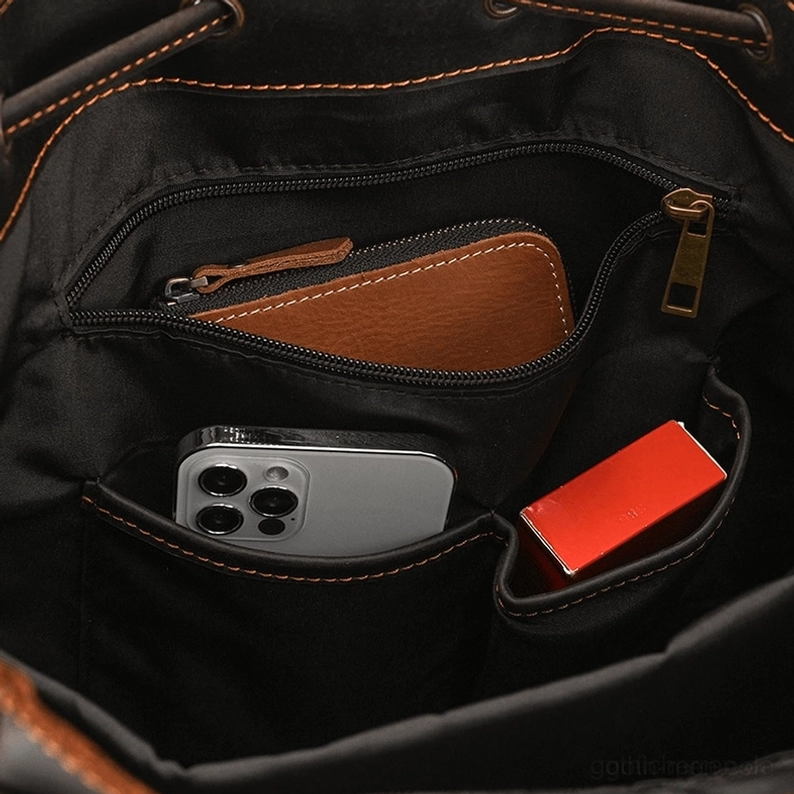 Dunkel-Ästhetik Leder Gothic Rucksack mit Reißverschluss-Details und Sicherheits-Merkmale Präsentation