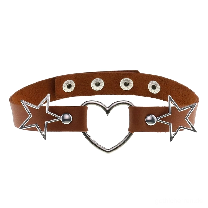 Dunkelbraunes Leder Gothic Choker Halsband mit silbernem Herz-Pendant und hohlen Stern-Details, Flatlay-Produktaufnahme mit verstellbarem Druckknopf