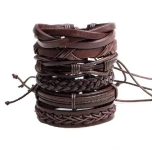 6er Dunkelbraun Leder Gothic Armband Set mit geflochtenen Seilen Wristbands auf weißem Hintergrund Flatlayout Draufsicht