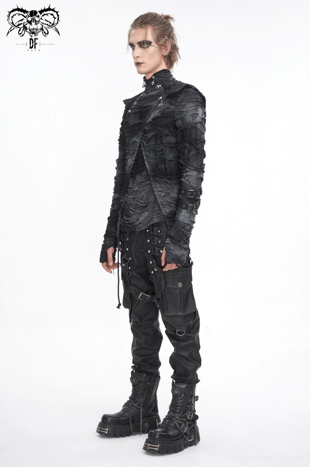 Rückansicht-Detail des dunkelgrauen Gothic Hoodie mit angebrachter Kapuzen-Konstruktion und geschichteten Stoff-Layern