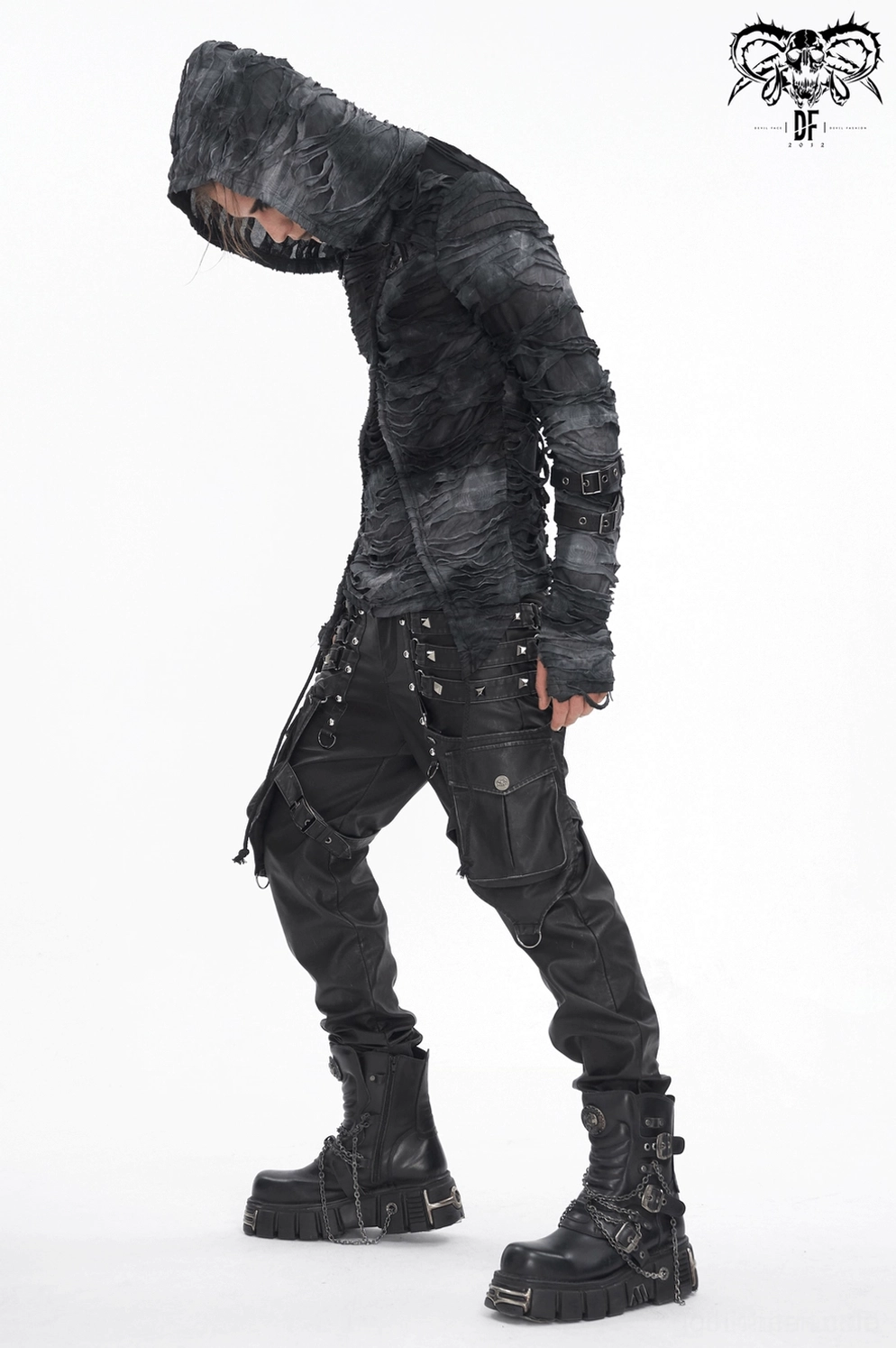 Mannequin-Darstellung des dunkelgrauen Gothic Ripped Hoodie mit Betonung der dekonstruierten geschichteten Design-Elemente