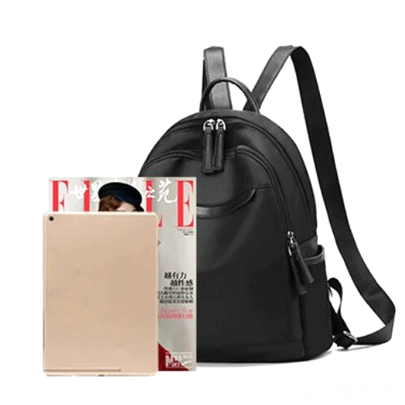 Dunkler gothic Rucksack minimalistische Ästhetik professionell lässig Lifestyle Studio Produktfoto