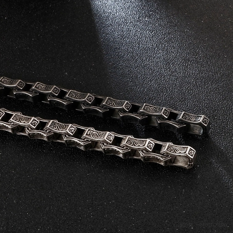 Dunkles gothic Edelstahl Herrenarmband – Haltbarkeit Durabilität schwarze matte Oberfläche Langzeitqualität