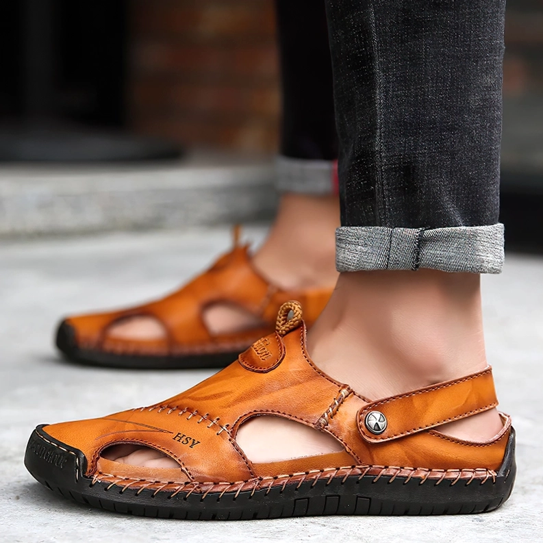 Echtleder-Gothic-Buckle-Sandalen für Herren in mehreren Farbvarianten wie Schwarz, Khaki und Braun präsentiert zusammen – Komplette Gothic Sandalen Farbpalette