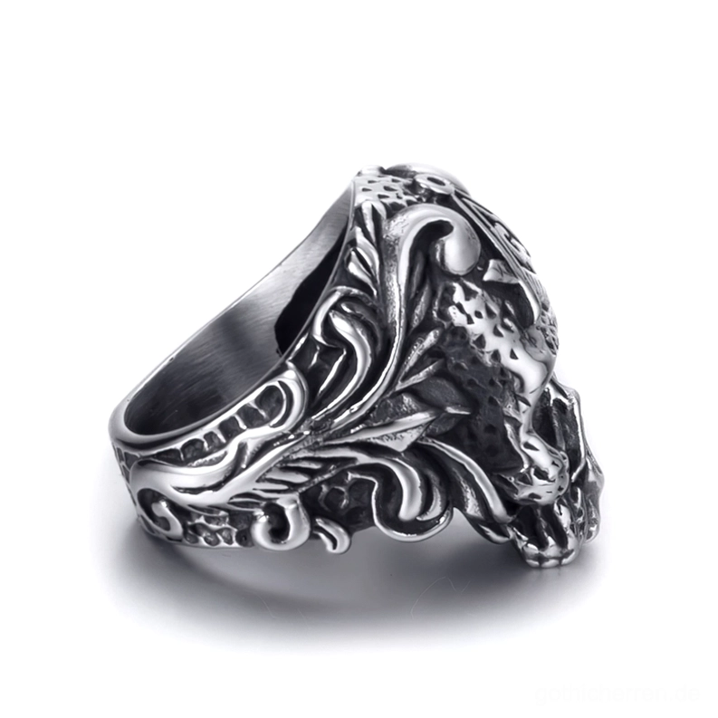 Freimaurer-Totenkopf-Gothic-Ring Rückansicht mit aufwendiger Ranken- und Blumengravur auf dem Band, antike Silberoptik