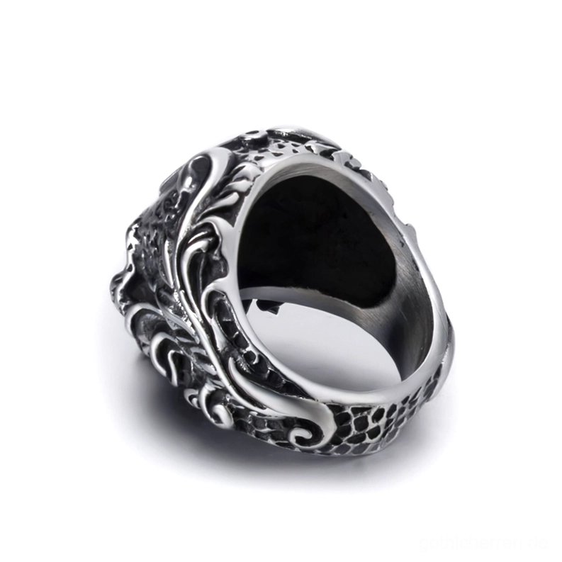 Freimaurer-Totenkopf-Ring Draufsicht von innen mit strukturierter Oberfläche und eingraviertem Ranken-Muster, gotischer Schmuck