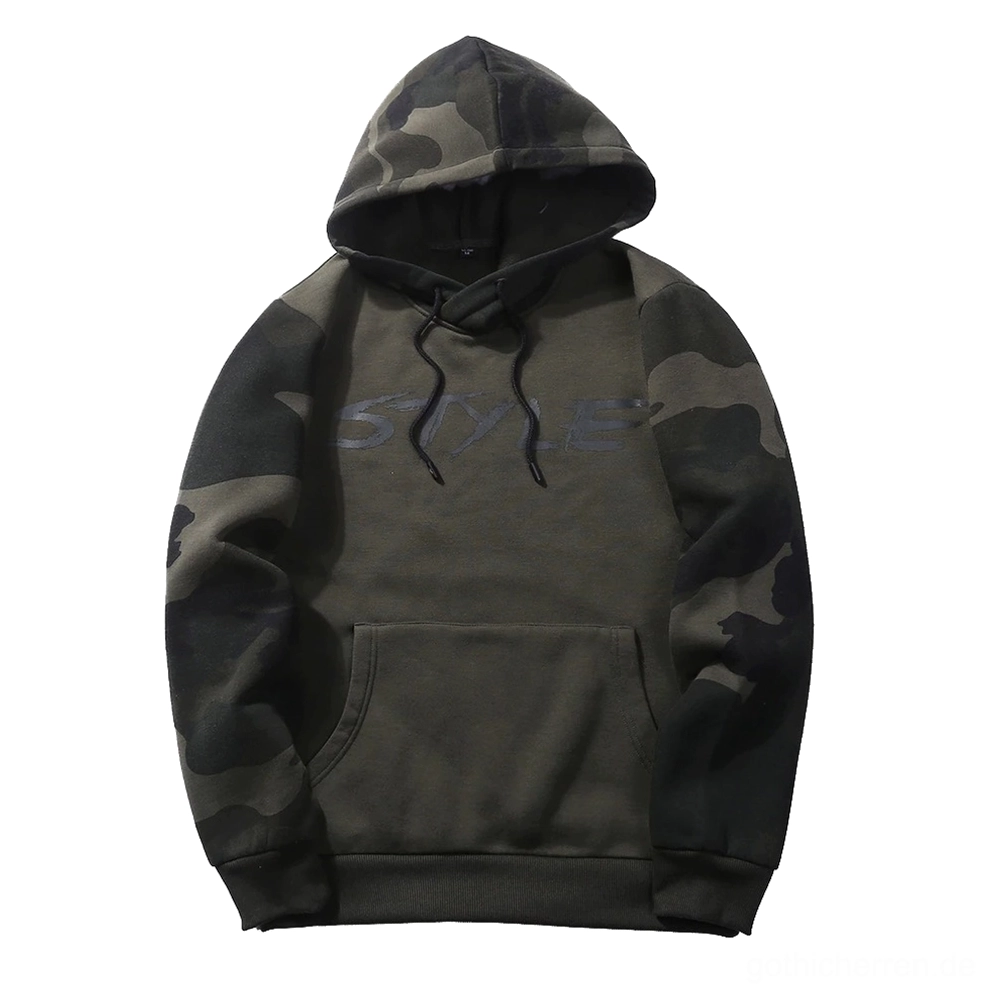 Vollständiger dunkeloliver Camouflage-Herrenhoodie Flachliege Frontansicht mit Känguru-Tasche und Kapuzenschnur auf weißem Hintergrund