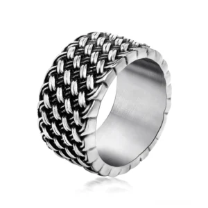 Geflochtener Gothic Edelstahl Ring seitliche Detailaufnahme mit geflochtenem Muster und Vintage Silberfinish