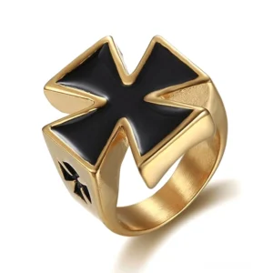 Vergoldeter Keltisches Kreuz Bikerring aus Edelstahl mit schwarzer Emaille Frontansicht Gothic Schmuck