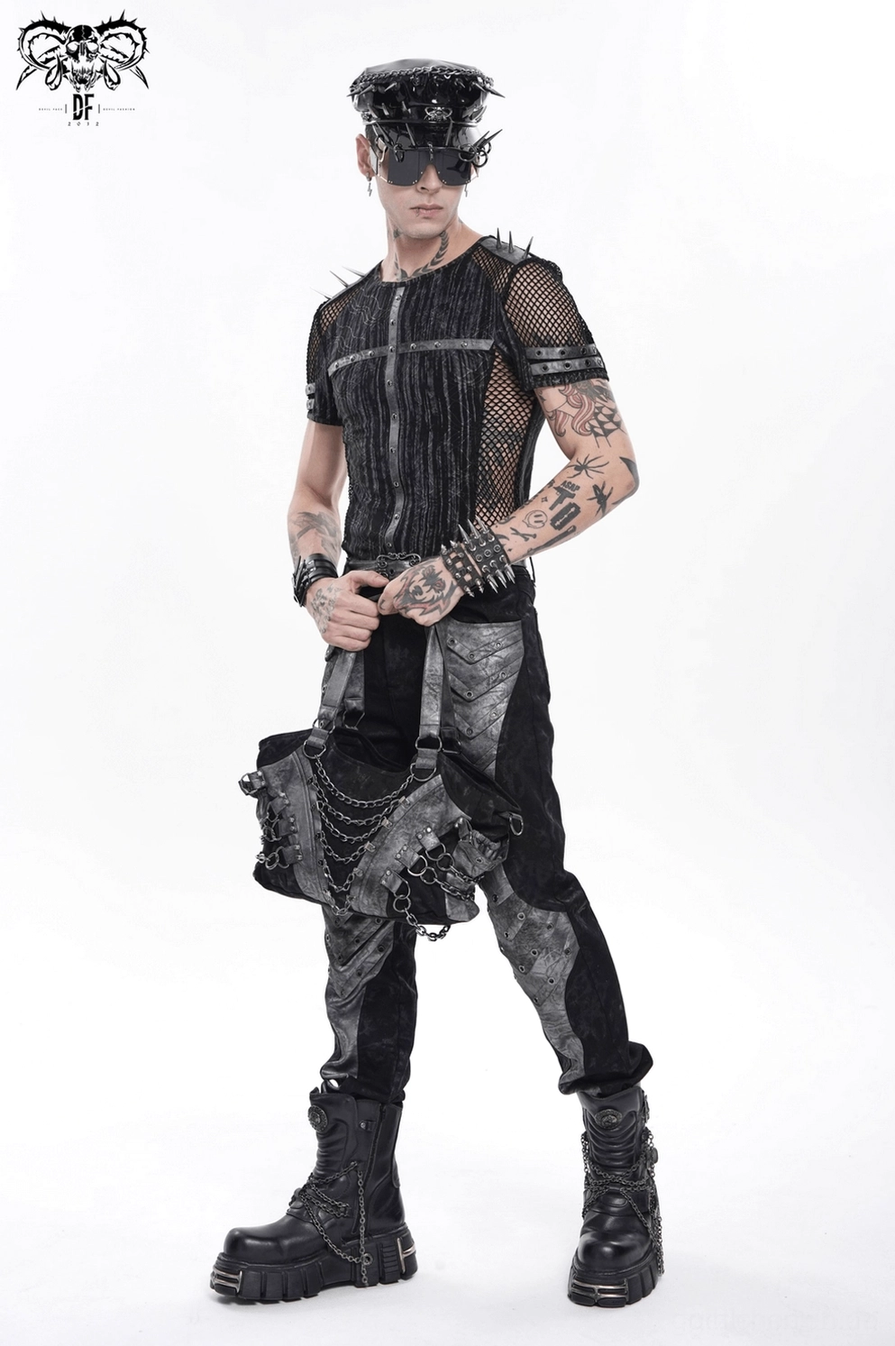 Goth Cyber Mesh T-Shirt Stoff-Textur und Mesh-Panel-Konstruktion Nahaufnahme Material-Detail