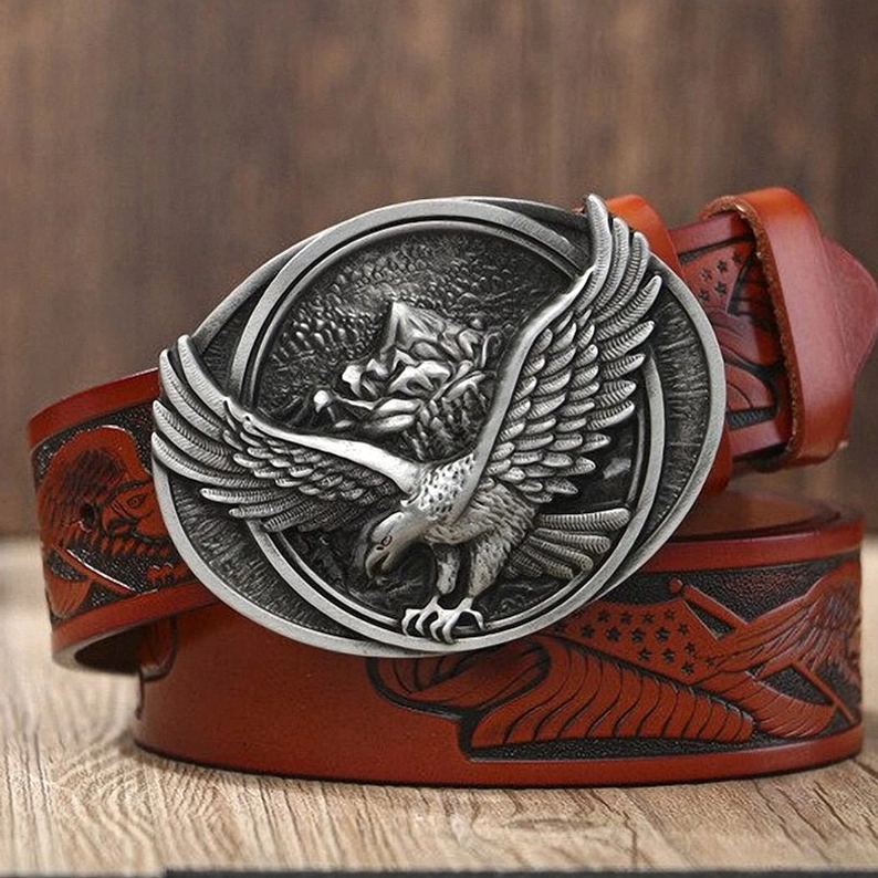 Rotbraun Ledergürtel im Gothic-Design mit silbertöner Adler-Schnalle, universell einsetzbar Größen 110-130cm