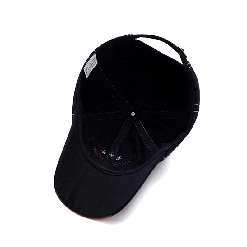 Innenansicht der Gothic-Adler-Mütze mit verstellbarem Strapback-Mechanismus und weichem Baumwollstoff-Futter – zeigt Tragekomfort und hochwertige Innenkonstruktion