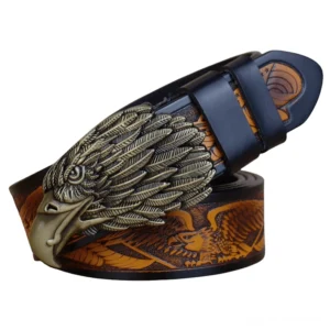Gothic Adler Gürtel aus Leder mit Bronze-Schnalle in dunklem Braun – seitliche Ansicht des verarbeiteten Rinder-Spaltleders mit gestochener Adler-Textur