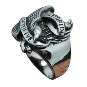 Gothic Adlerring Seitenprofil polierter Edelstahl robuster Biker-Stil vintage Patina