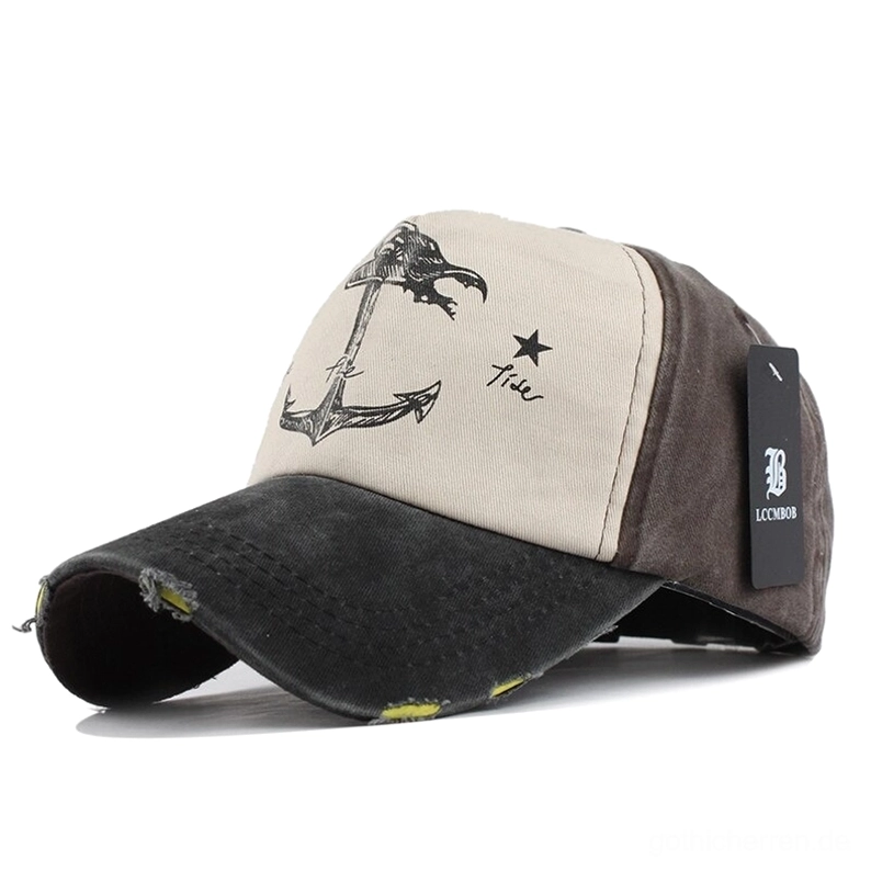 Schwarzbraune Distressed 5-Panel Gothic Anker Baseball Cap mit ausgefranstem Rand, Vorderansicht Seite drei-Viertel-Blick, studio Hintergrund
