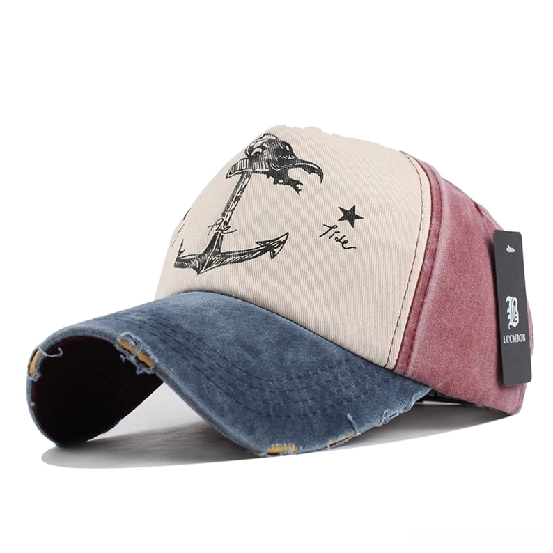 Marineblau und Rot 5-Panel Baumwoll-Kappe mit nautischem Ankermotiv und zerstörten Stoffkanten, Dark Wave Gothic Ästhetik