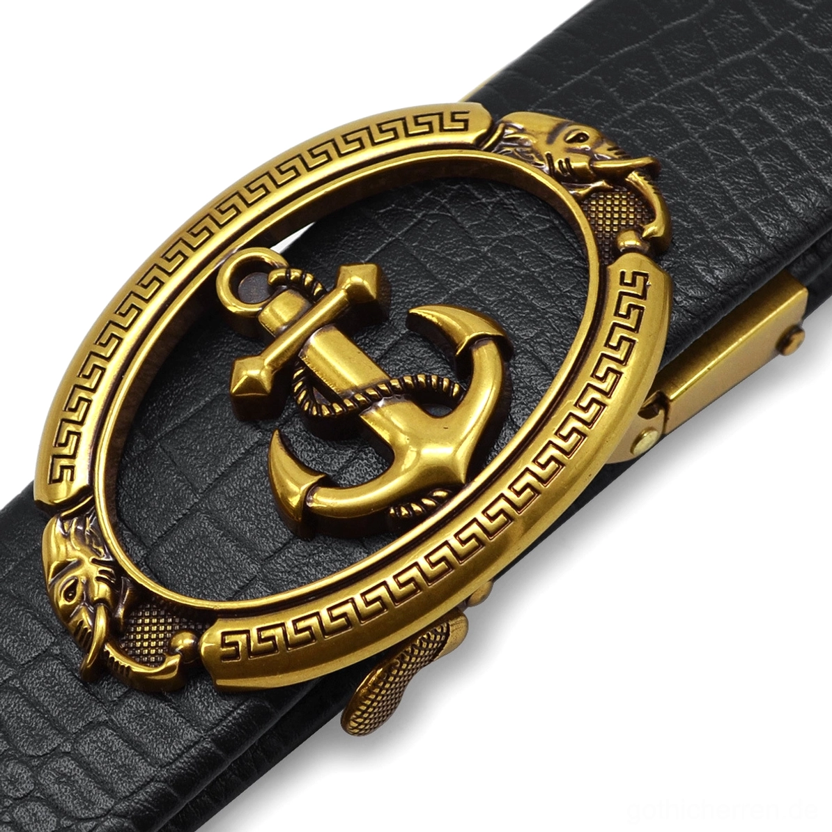 Gebürstete Gold Anker-Buckle Detail auf schwarzem Gothic-Ledergürtel mit Vintage-Ornament und poliertem Finish